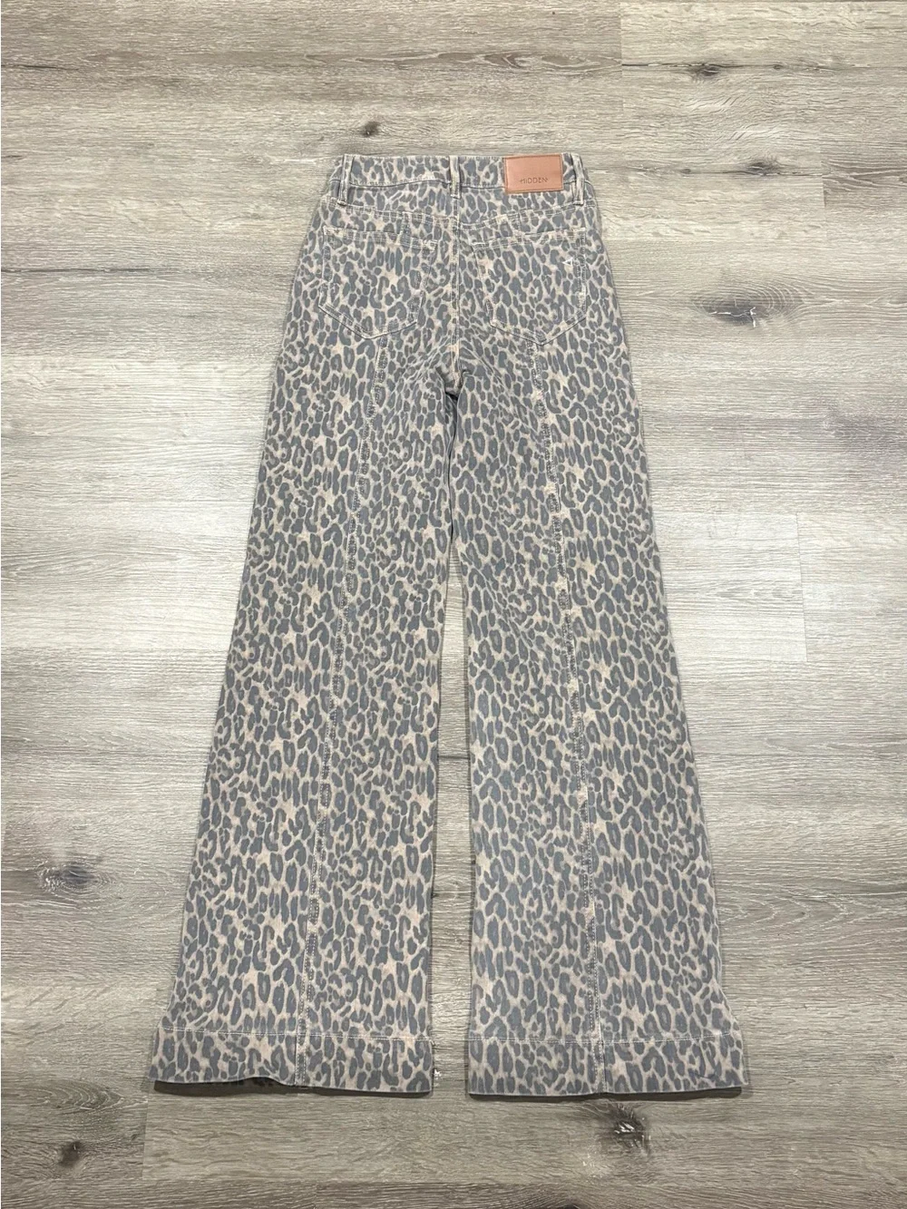 Hidden Women’s Leopard Print Wide-Leg Jeans in Taupe - Picture 2 of 4